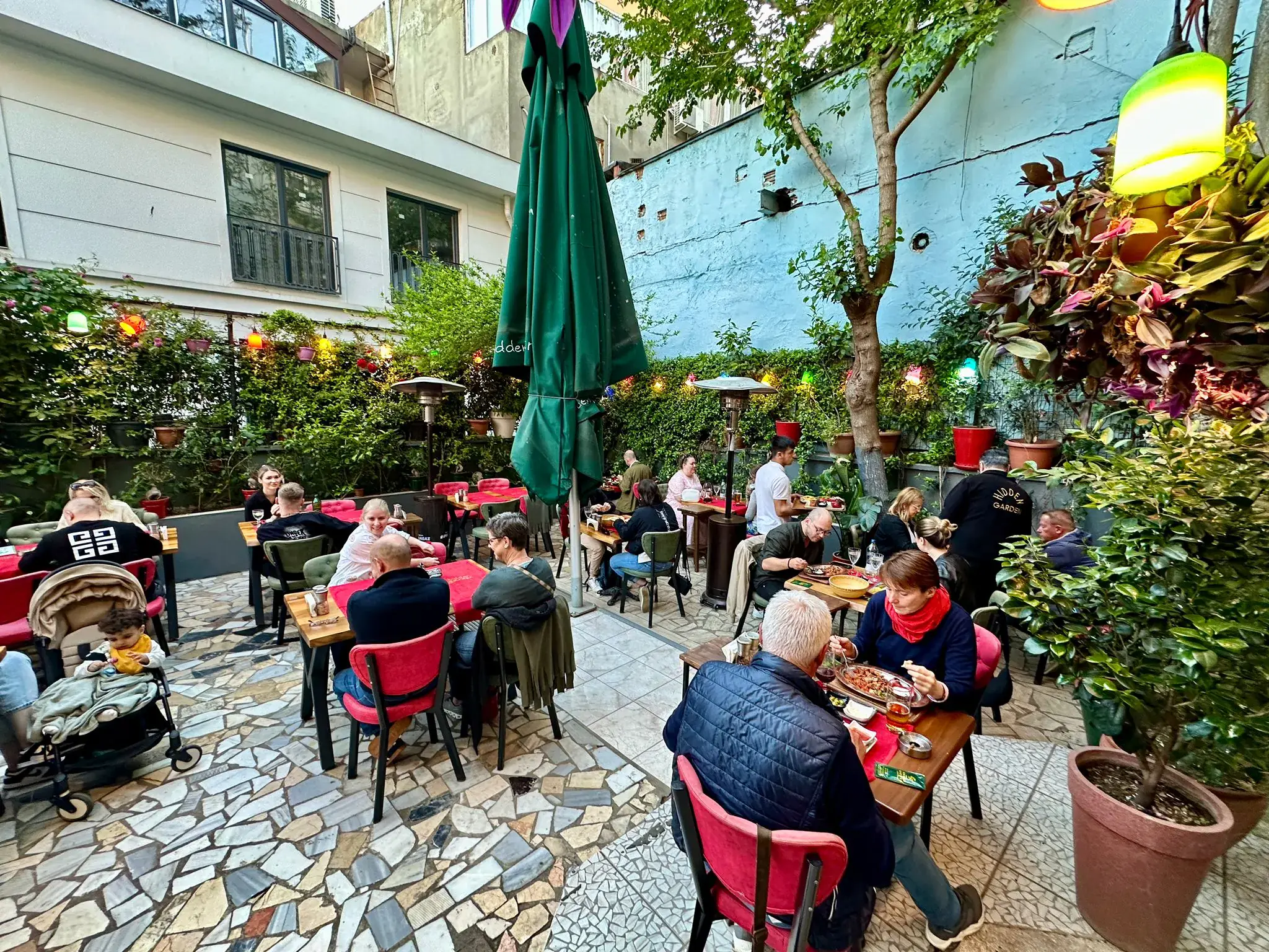 Best restaurant in Sultanahmet, Hidden Garden outdoor dining